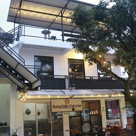 Bu Sepuh Guesthouse Sangkanurip Екстер'єр фото