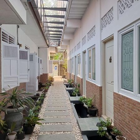 Bu Sepuh Guesthouse Sangkanurip Екстер'єр фото