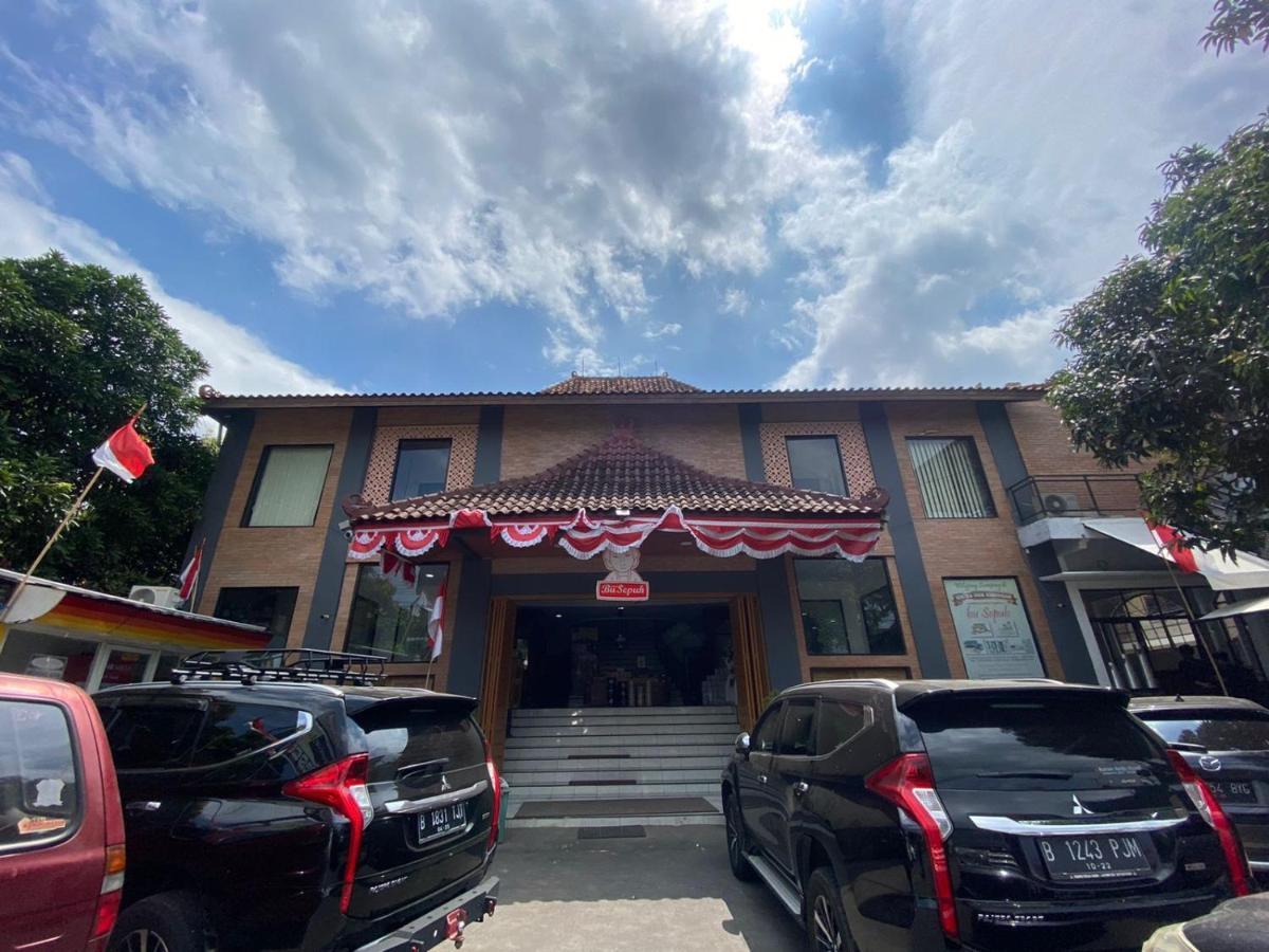 Bu Sepuh Guesthouse Sangkanurip Екстер'єр фото