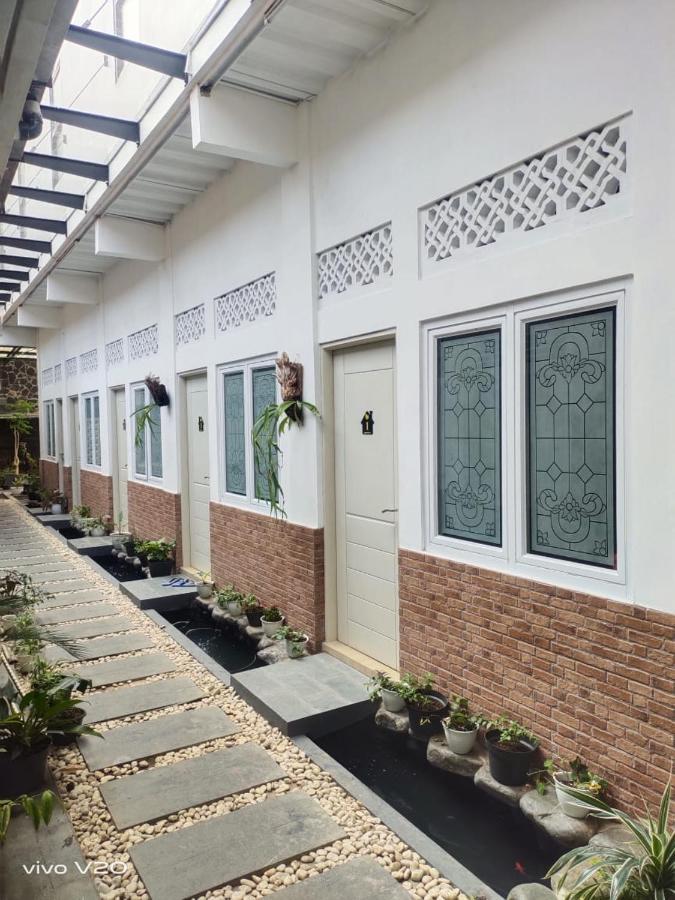 Bu Sepuh Guesthouse Sangkanurip Екстер'єр фото