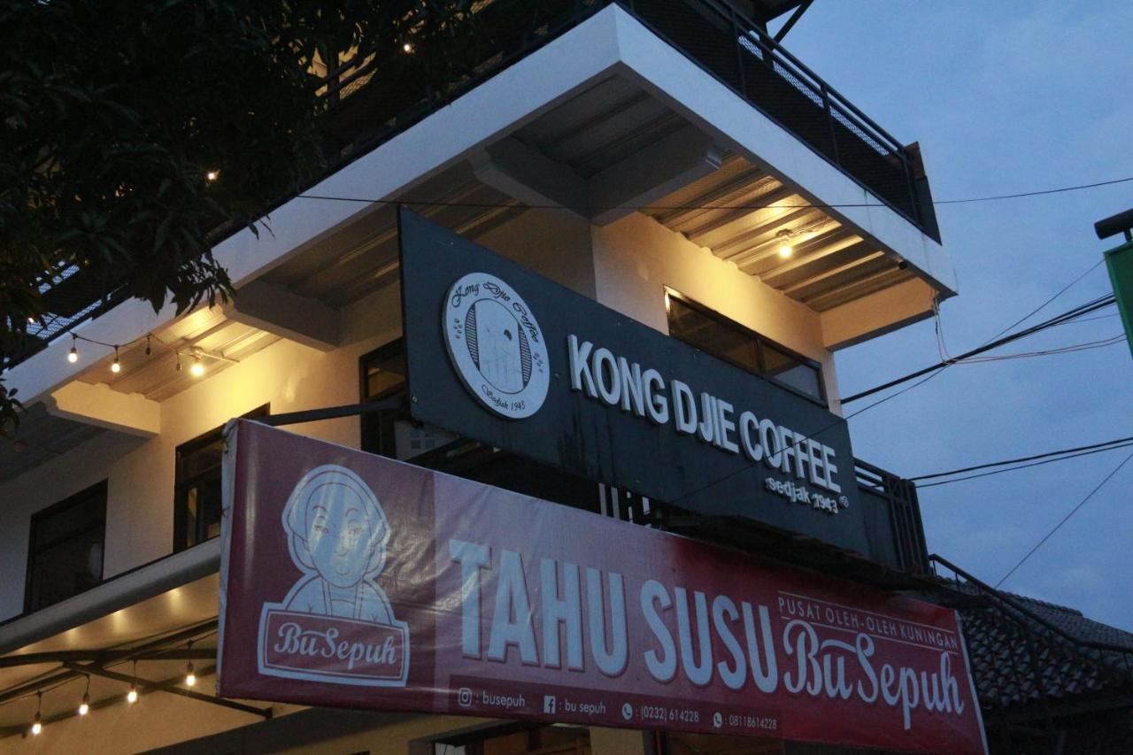 Bu Sepuh Guesthouse Sangkanurip Екстер'єр фото