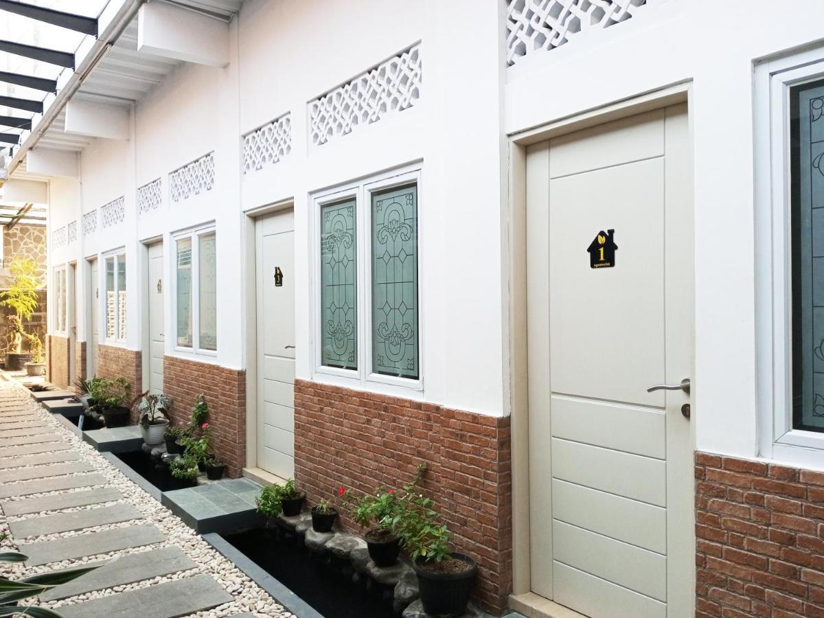 Bu Sepuh Guesthouse Sangkanurip Екстер'єр фото