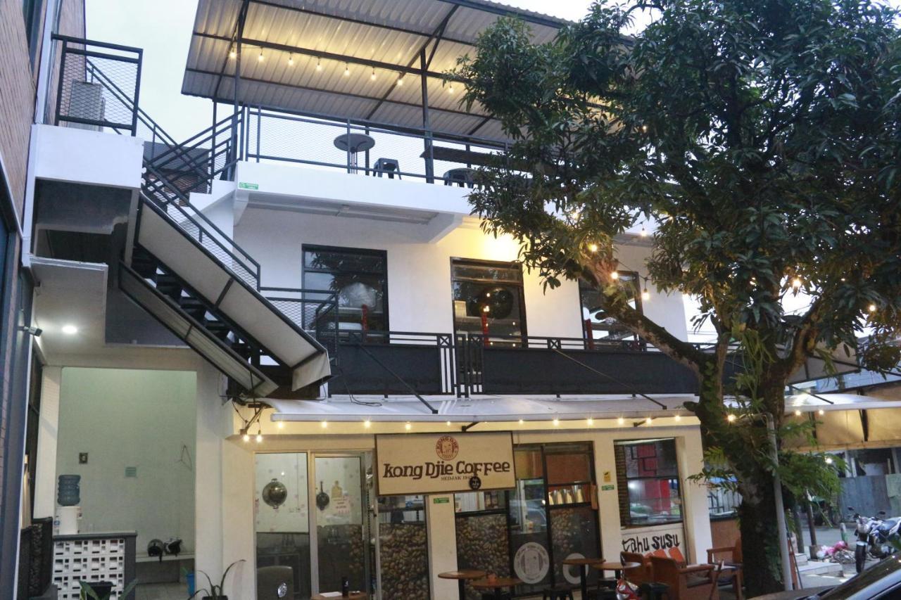 Bu Sepuh Guesthouse Sangkanurip Екстер'єр фото