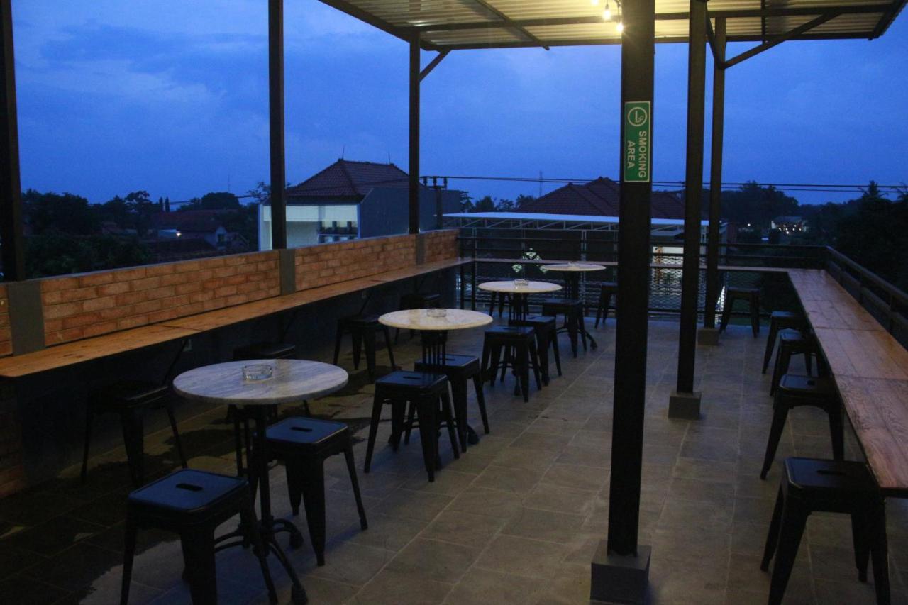 Bu Sepuh Guesthouse Sangkanurip Екстер'єр фото